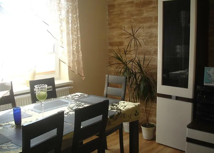 Mieszkanie Z Ogrodkiem I Grillem Apartman *